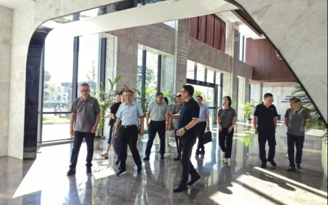 携手共进，智造未来——金华职业技术大学校长梁克东一行到访通宝TB股份